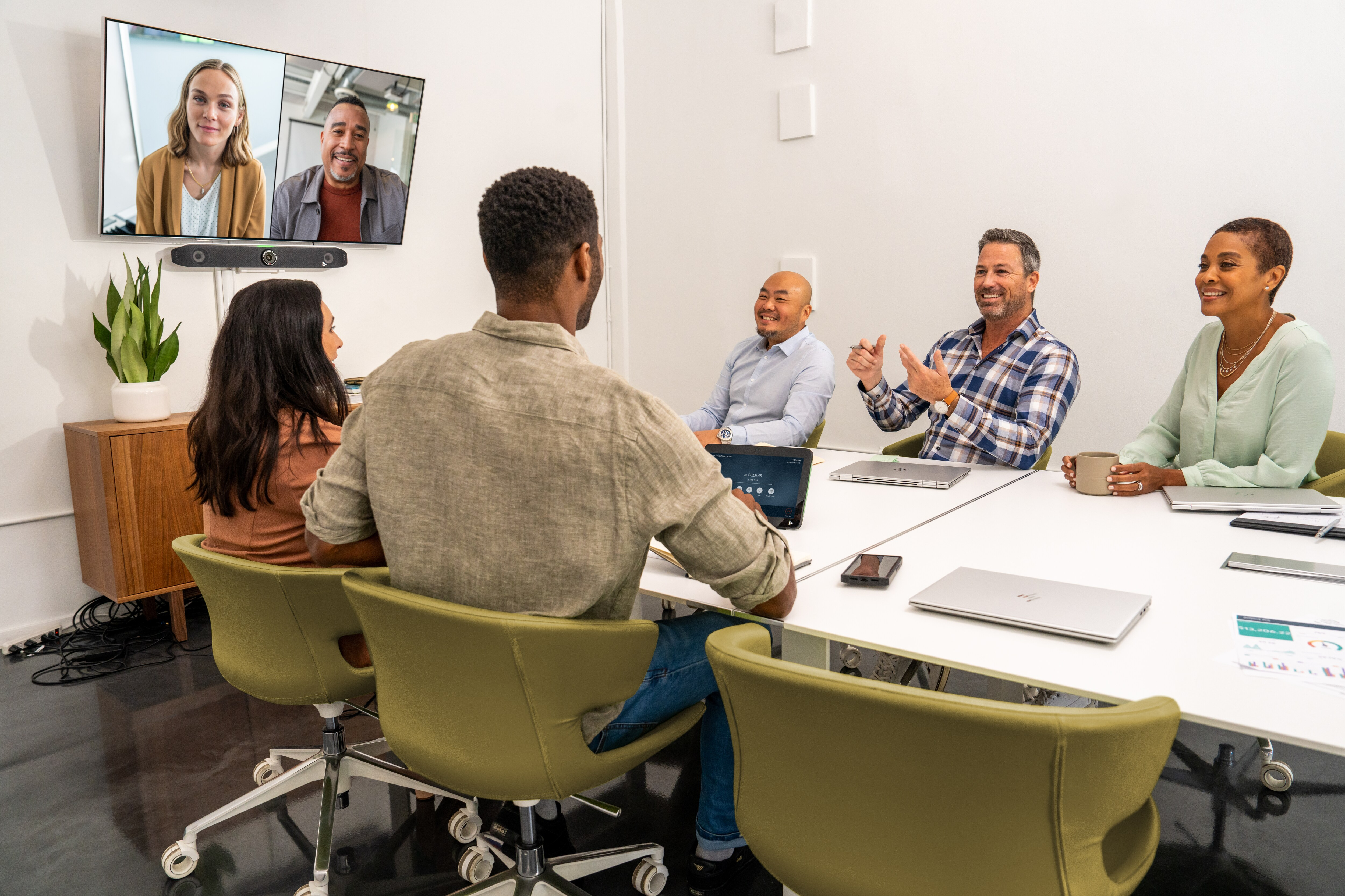 Barra De Video All-In-One Poly Studio X52 Para Videoconferencias Con Control Tc10 8D8L9Aa