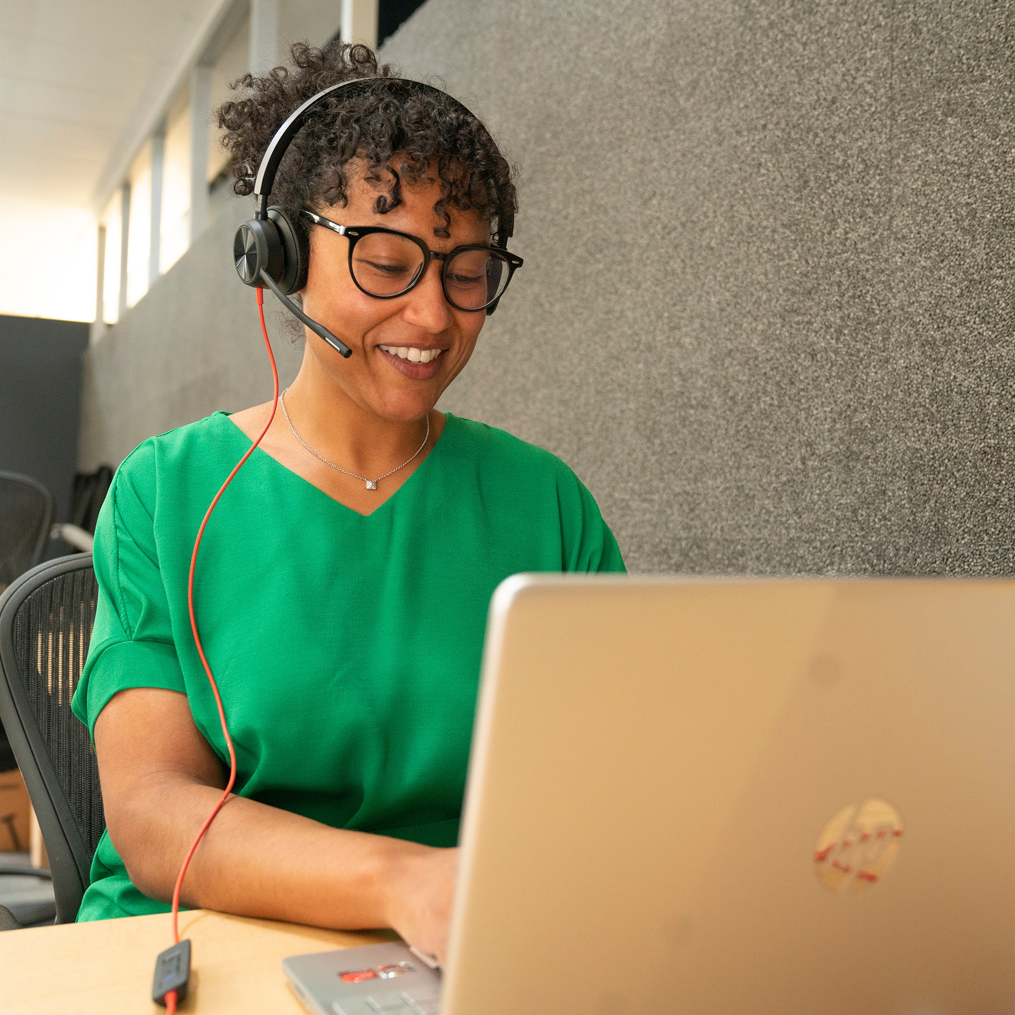 Audífonos Poly Blackwire 8225 Micrófono Con Cancelación De Ruido Alámbrico 2.2 Metros Usb-C 8X223Aa