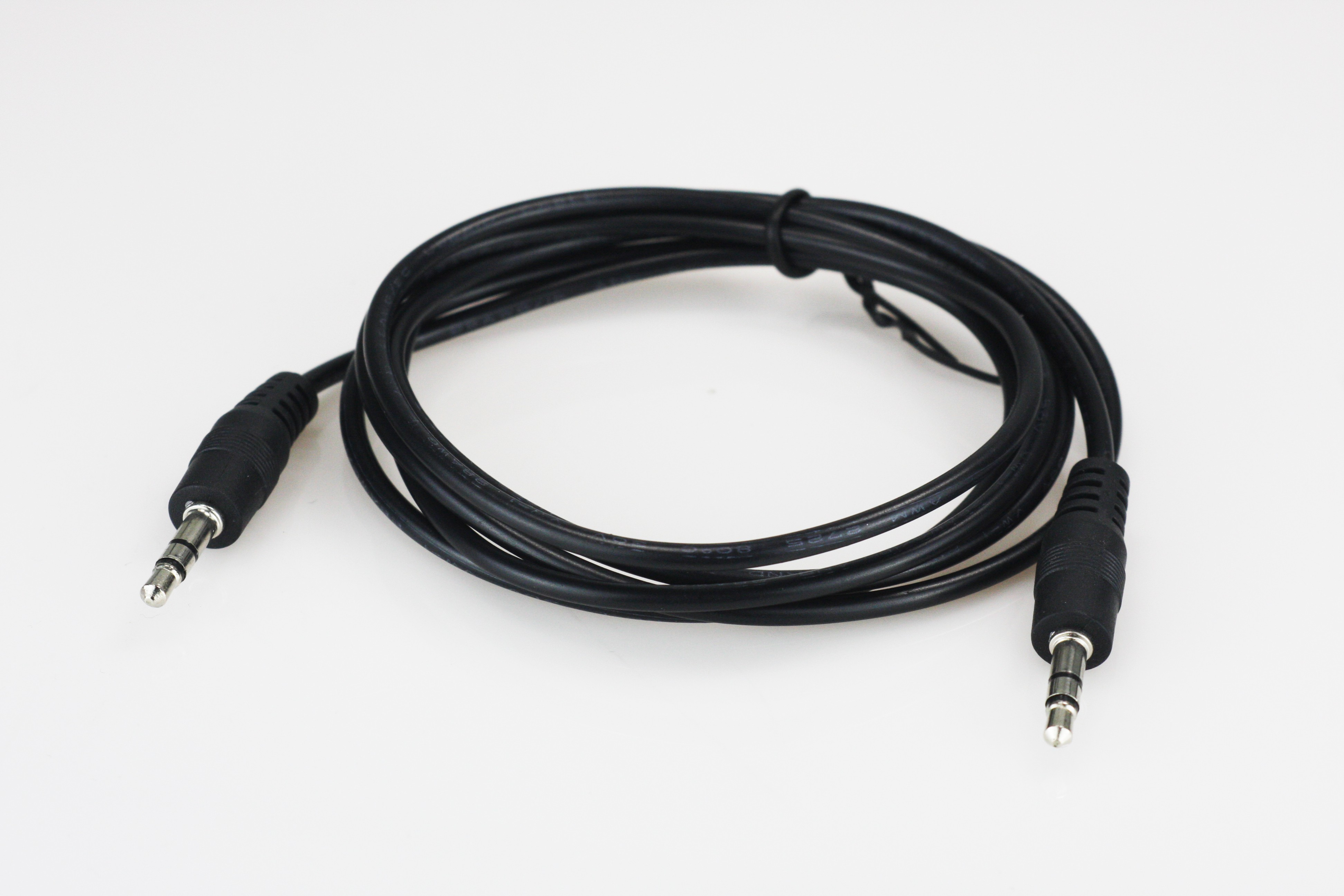 Cable Auxiliar Xtech Xtc-315 Audio 3.5Mm 0.90M Negro